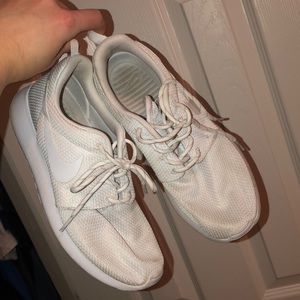 Nike All White Roshe Run